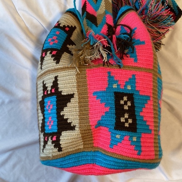 Pink, Blue & Camel Patterned Large Wayuu Drawstring Crossbody Mochila Bag - Picture 5 of 11